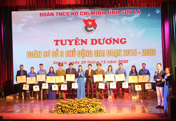Tuyên dương thanh niên tiên tiến làm theo lời Bác